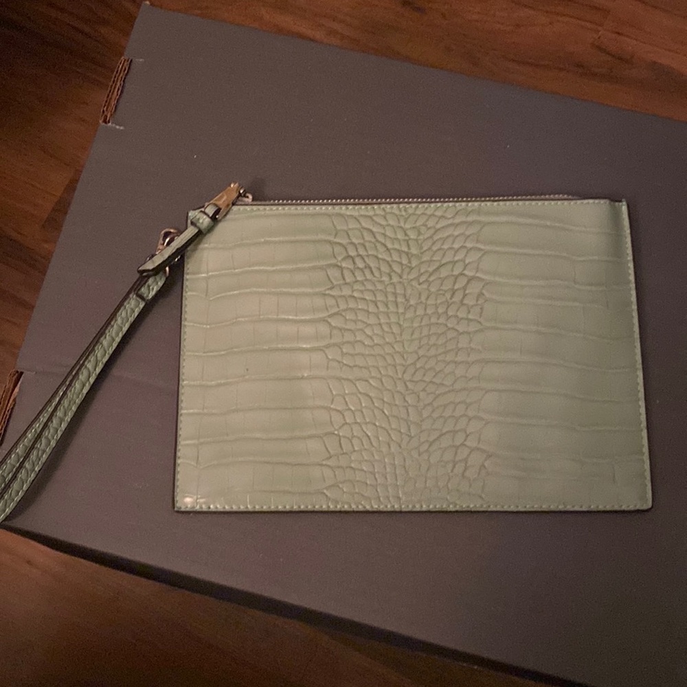 Wristlet/clutch light green by INC